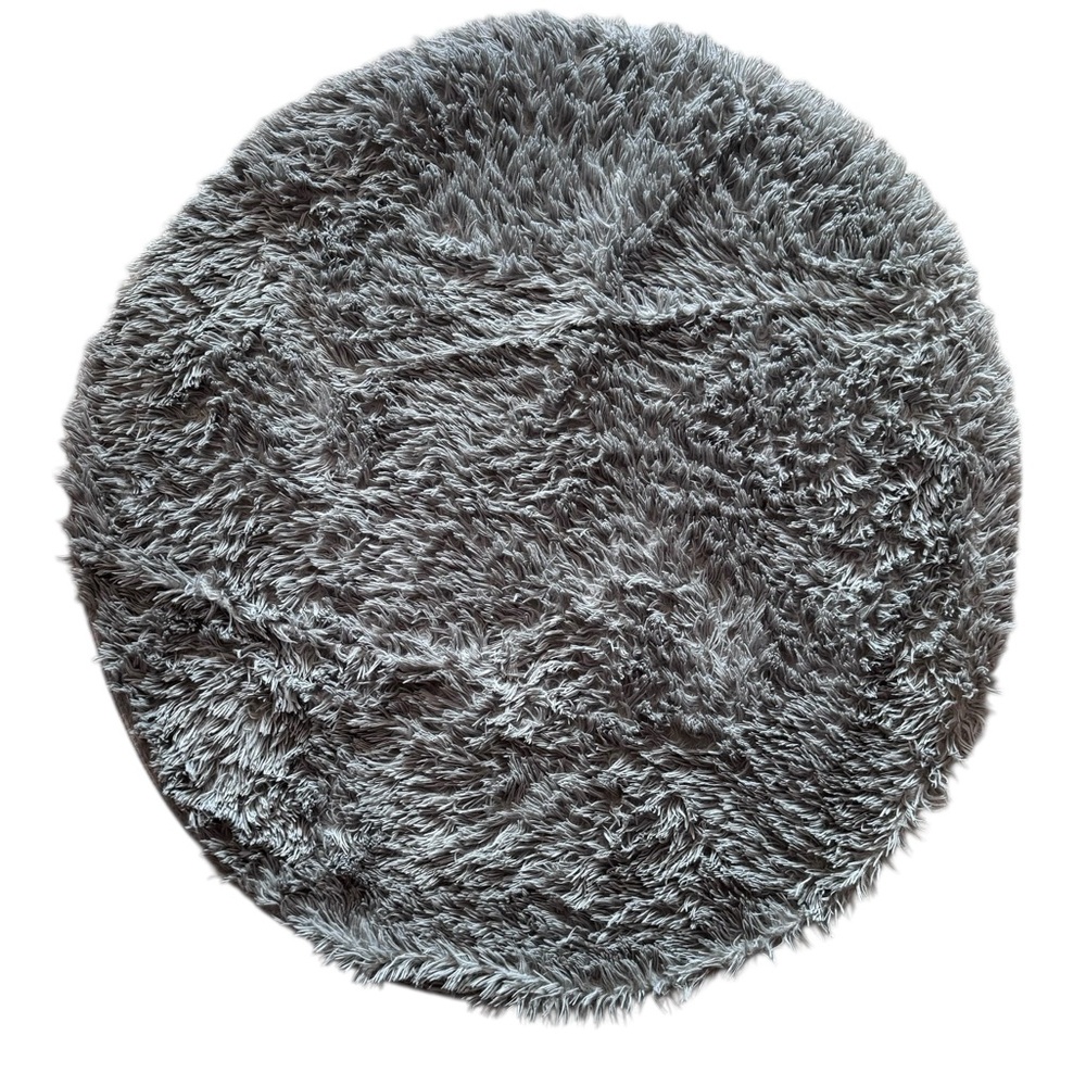 47” circle gray polyester shag rug with PVC bottom